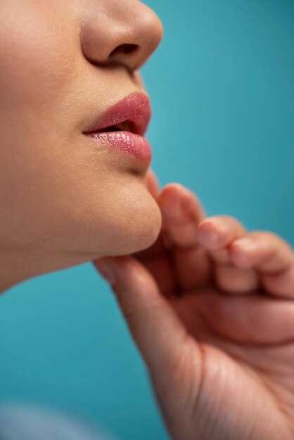 Как правильно увлажнять губы